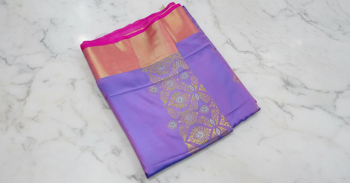 Kanchipuram Pure Silk Saree with mini buttas and two toned Gold border in Lilac Purple Color