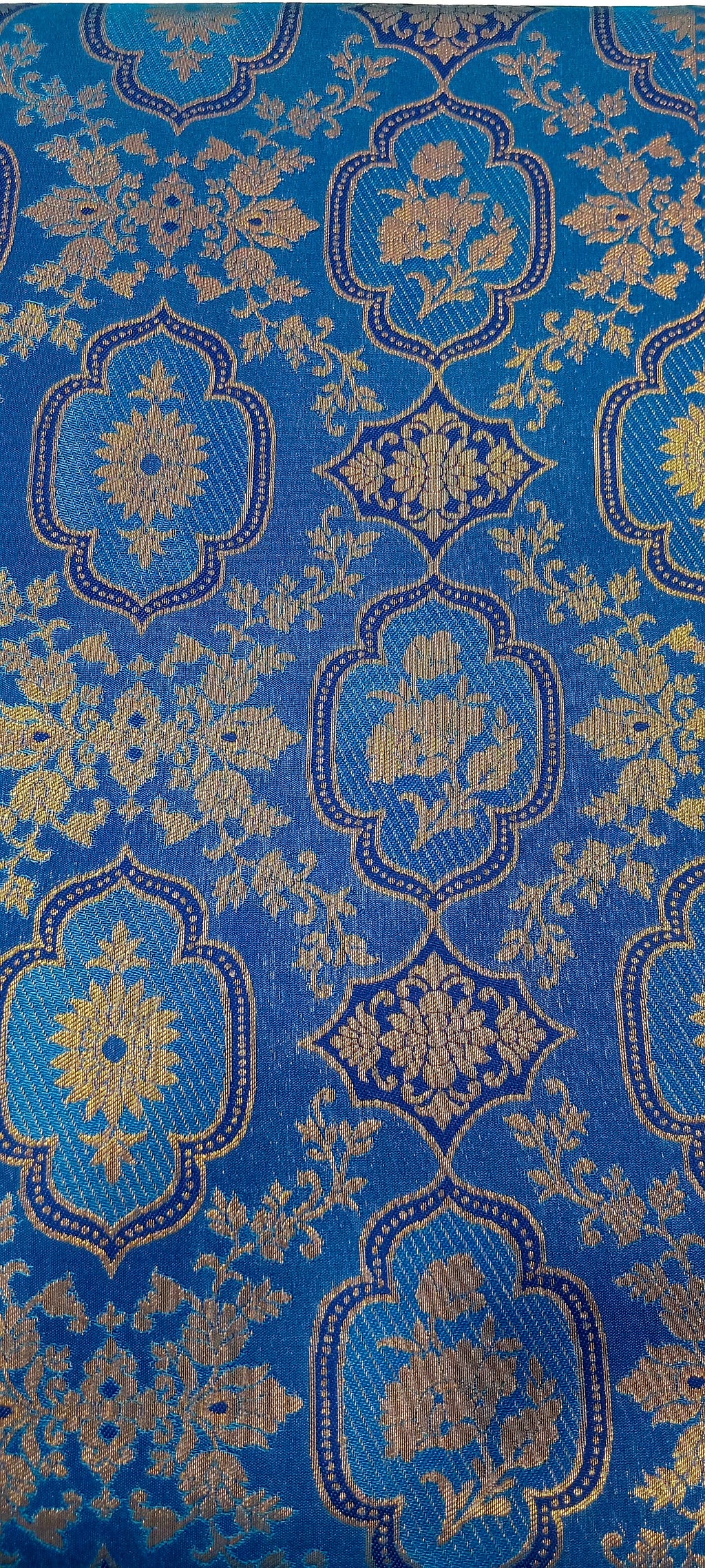 Kanchipuram Pure Silk Saree with detailed Butta motifs and luxurious Pallu in Royal Blue color