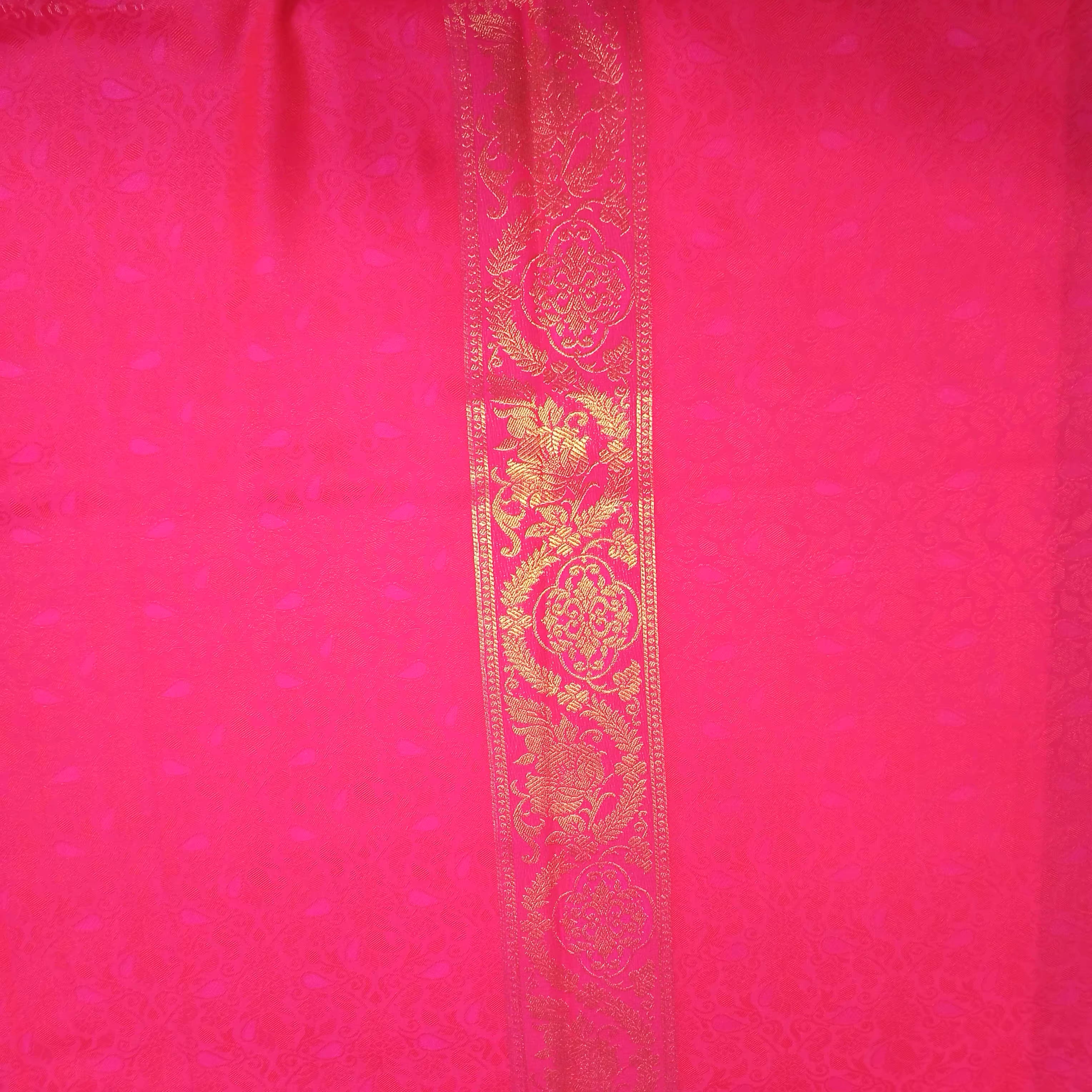Kanchipuram Pure Silk Saree with detailed Butta motifs and luxurious Pallu in Reddish Pink color