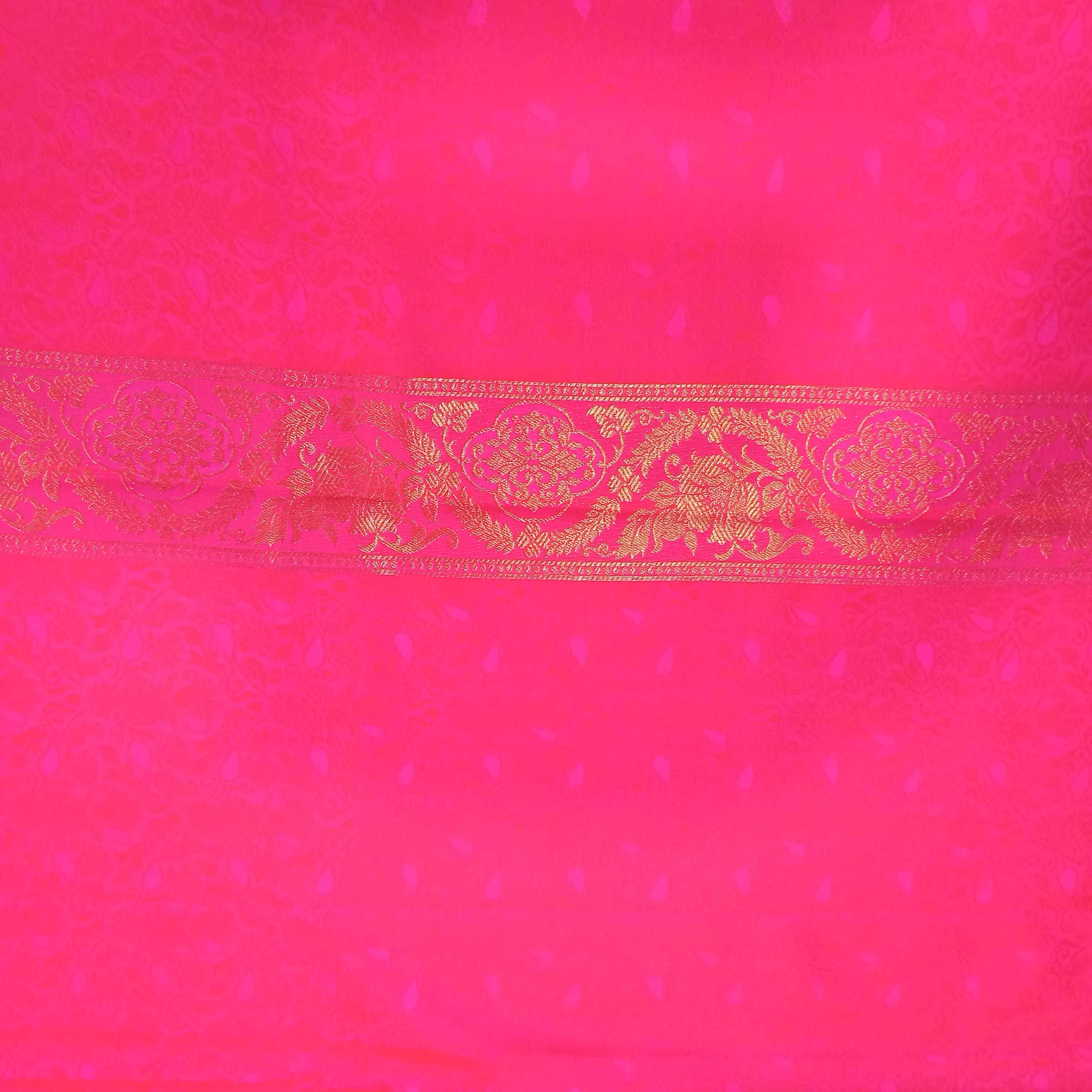 Kanchipuram Pure Silk Saree with detailed Butta motifs and luxurious Pallu in Royal Pink color