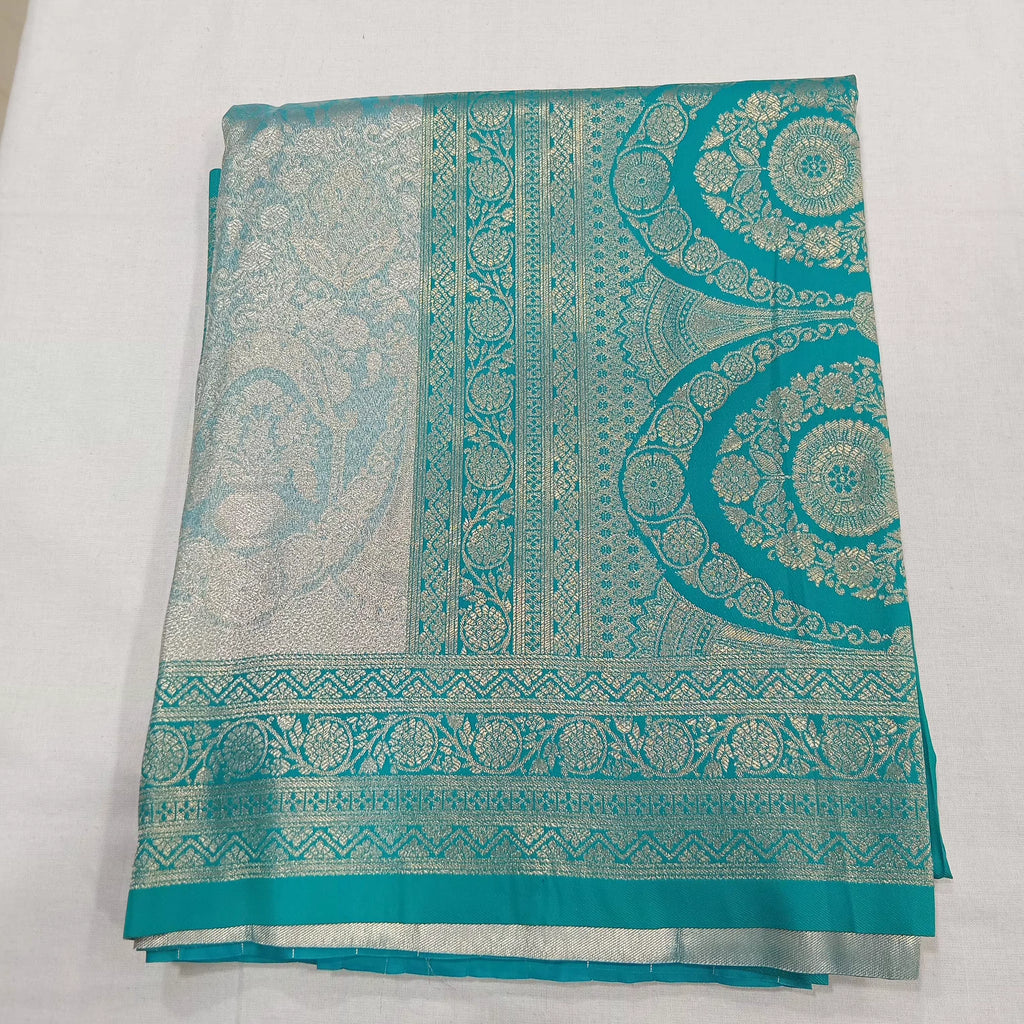 Kanchipuram Pure Silk Saree with detailed Butta motifs and luxurious Pallu in Two Tone Green color