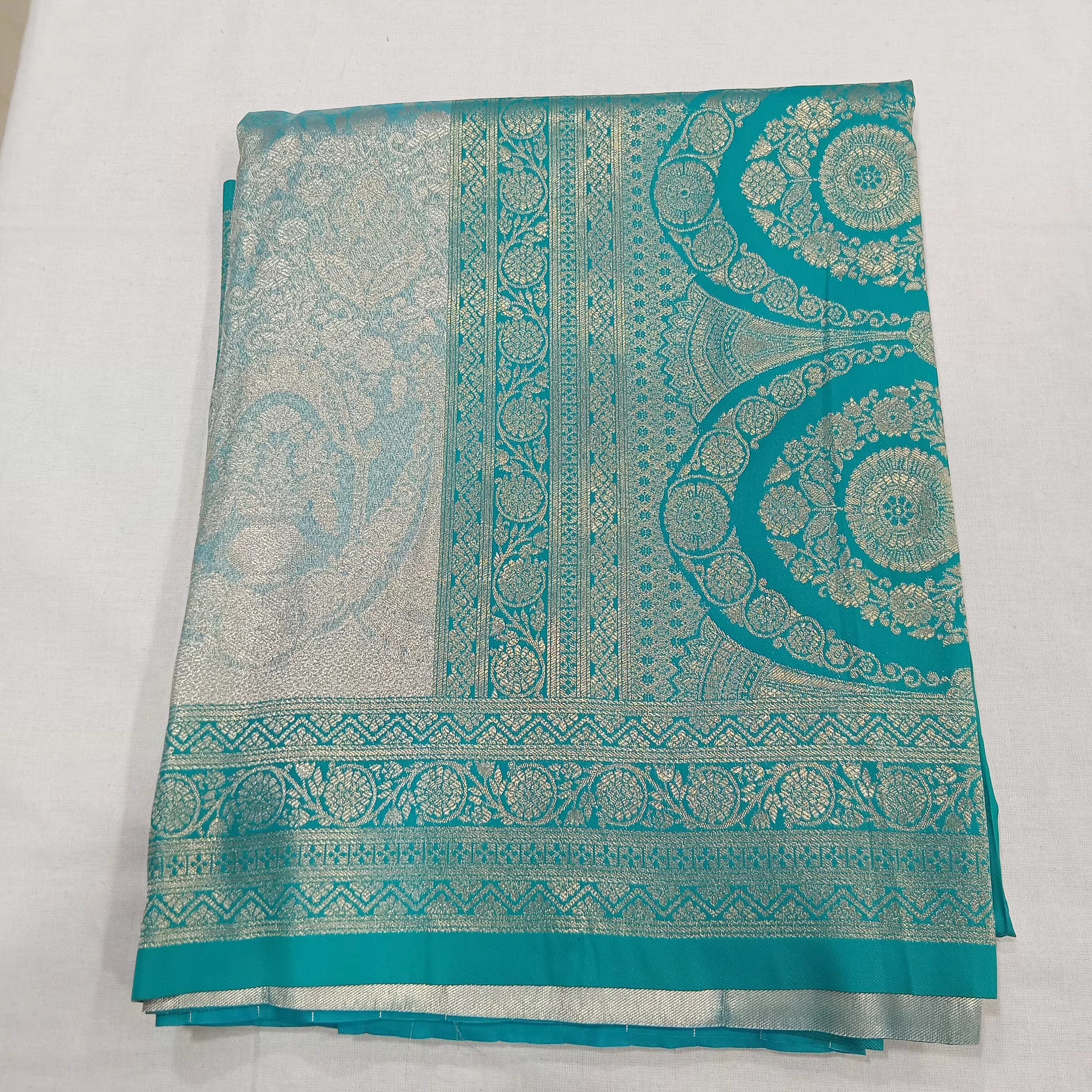 Kanchipuram Pure Silk Saree with detailed Butta motifs and luxurious Pallu in Two Tone Green color