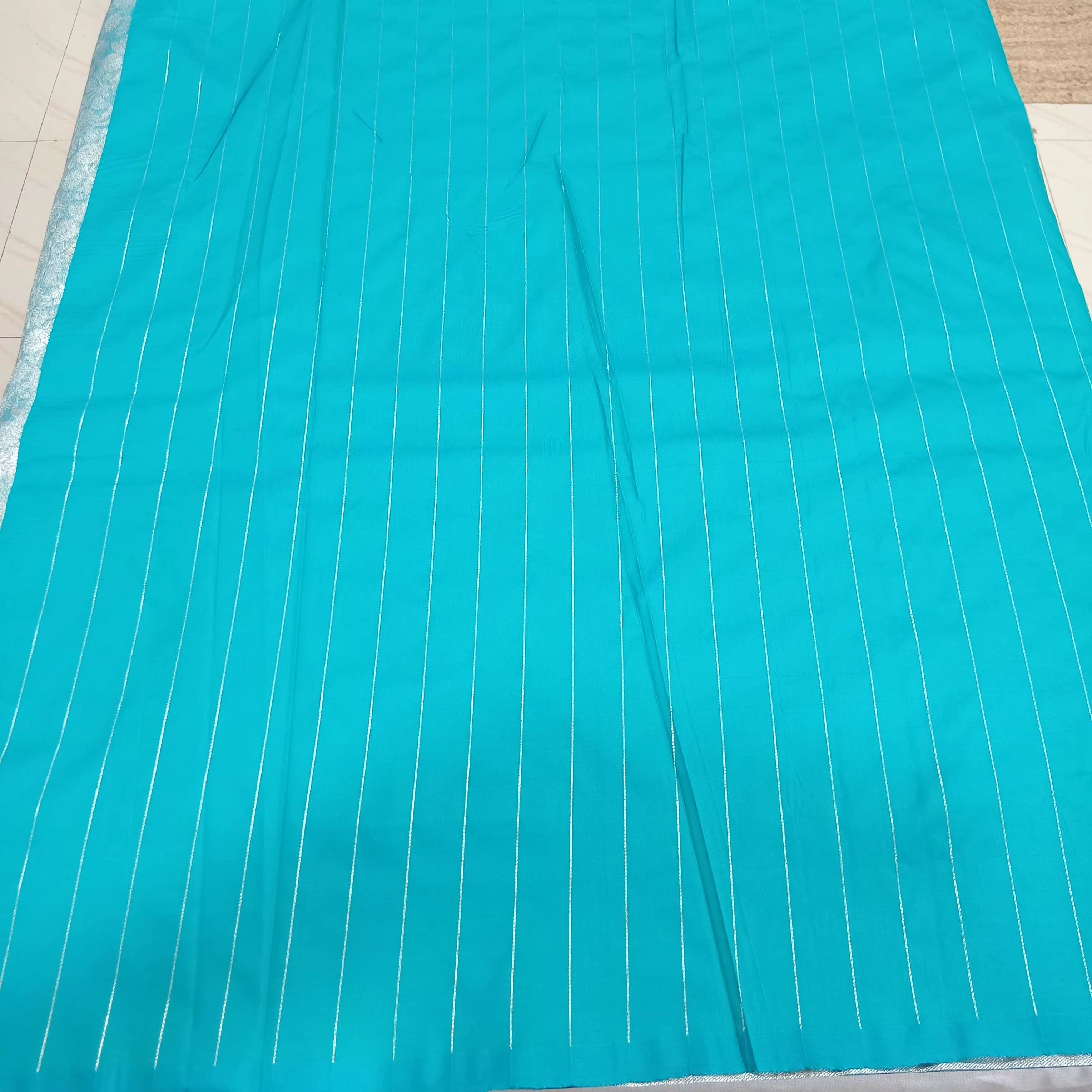 Kanchipuram Pure Silk Saree with detailed Butta motifs and luxurious Pallu in Two Tone Green color