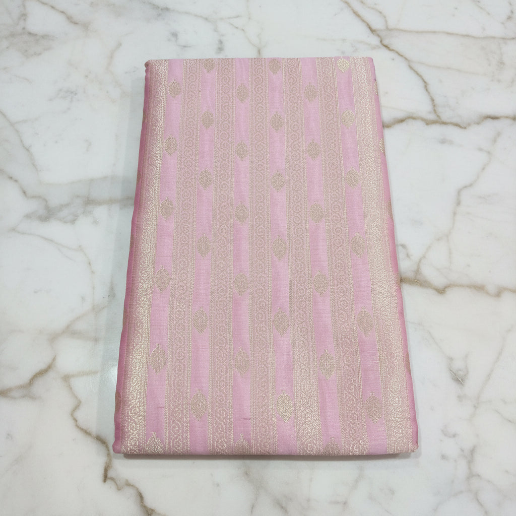 Kanchipuram Silk saree with Gold Zari pattern with Gold Butta all over saree and pallu in Pink Purple Color