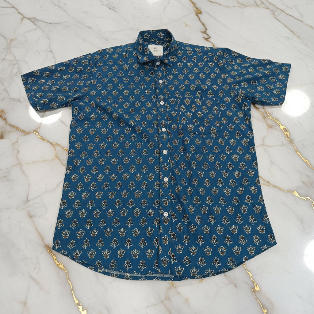 Cotton Mens Half Sleeve Shirt with Floral Printed Pattern in Blue Color, Size Large