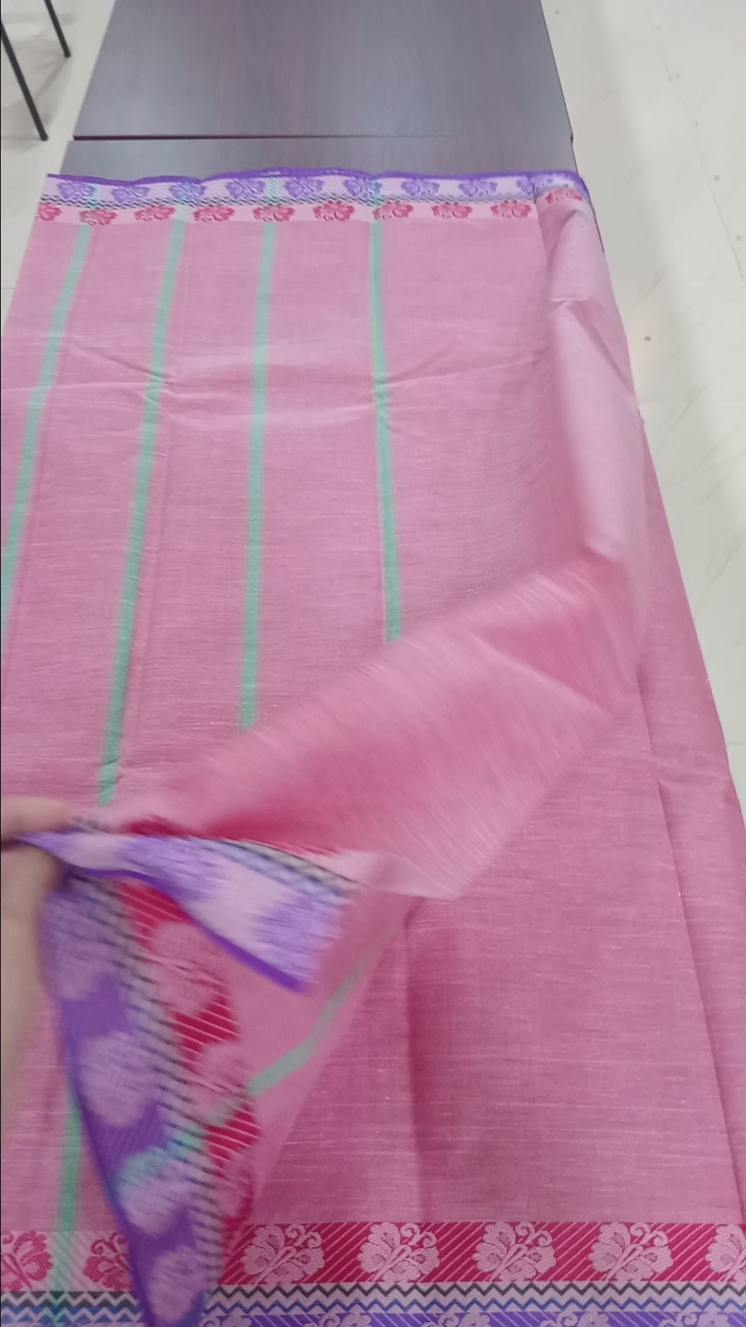 Silk Cotton Saree with floral pattern Border in Pink Color