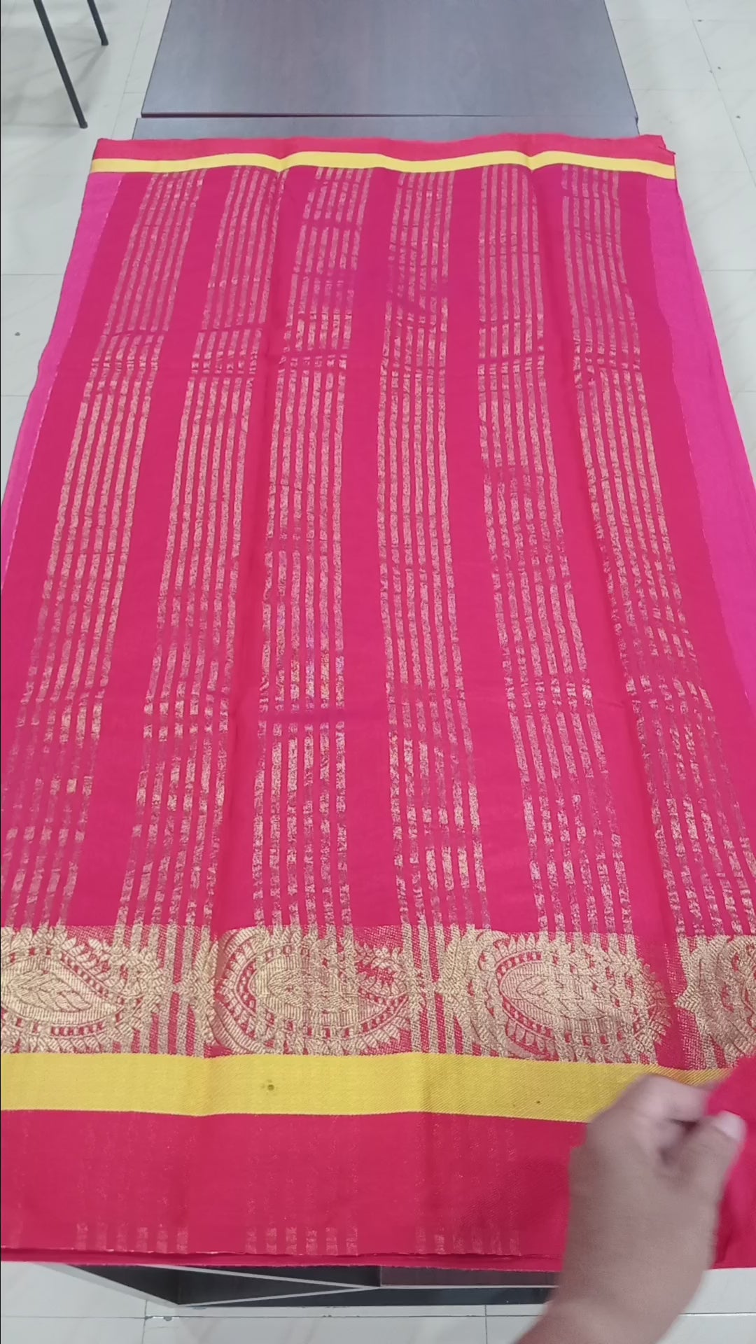 Silk Cotton Saree with intricate weaving border and pallu in Pink Color with Gold zari thread weaving and Size 38 Saree blouse